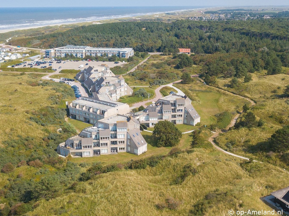 James aan Zee, Apartment on Ameland