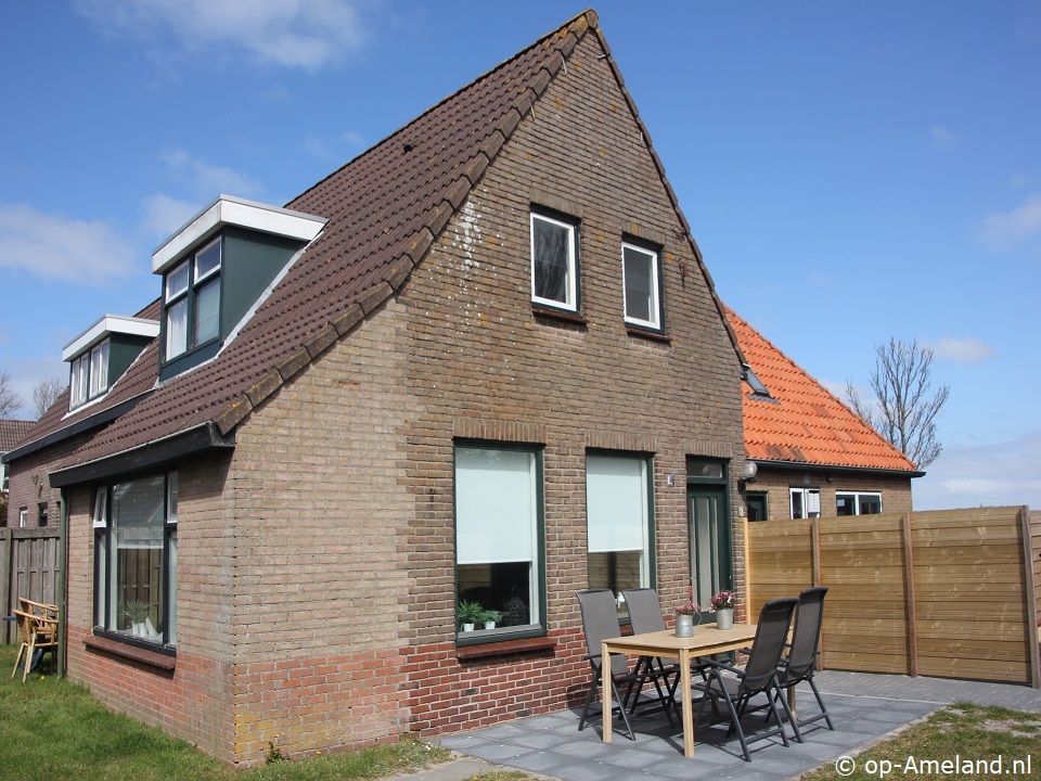 Buitenaanzicht Uuthof, Voorhuis