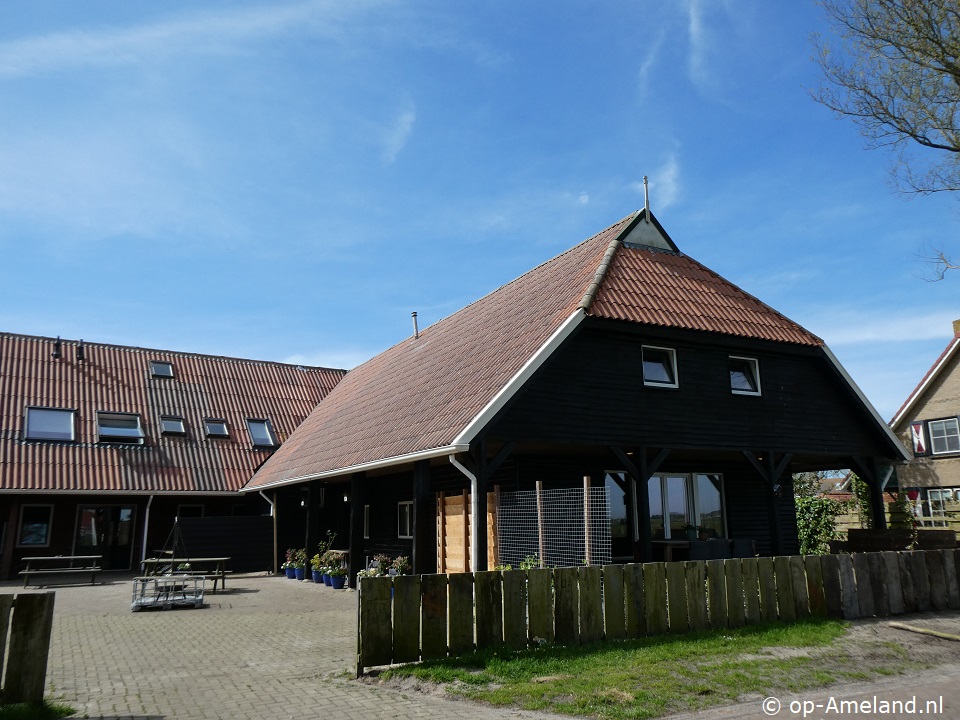 Familiehuis De Boerezwaluw, Buren on Ameland